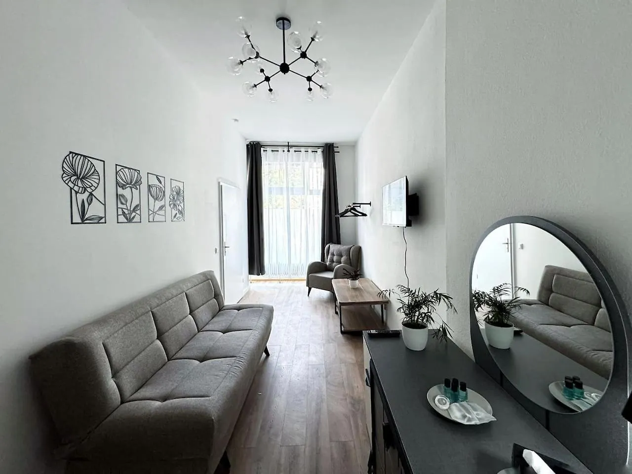 Holidayhome Apartments I Stylish Private Room In Heart Of Berlin-Kreuzberg! 0*,