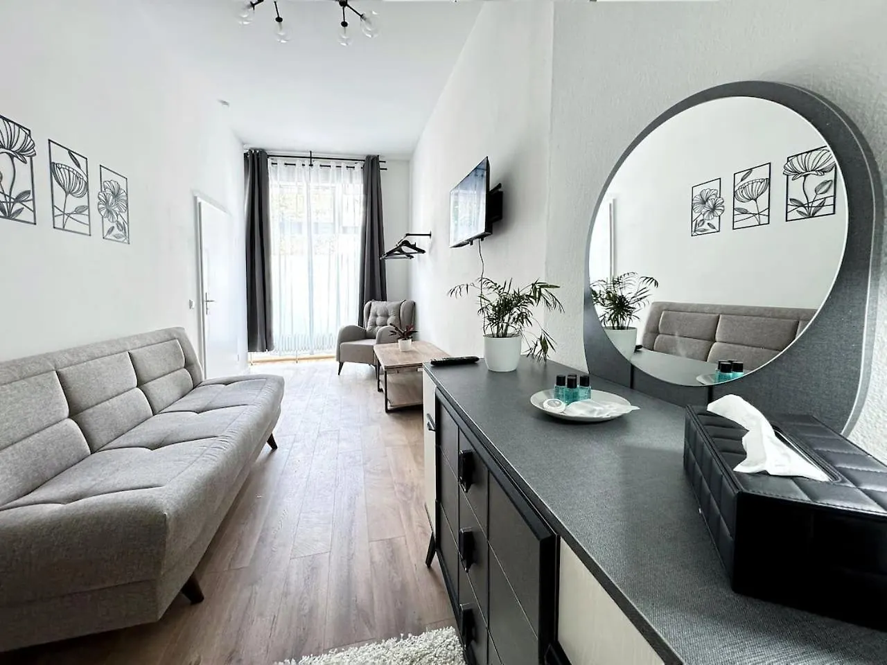 Holidayhome Apartments I Stylish Private Room In Heart Of Berlin-Kreuzberg!