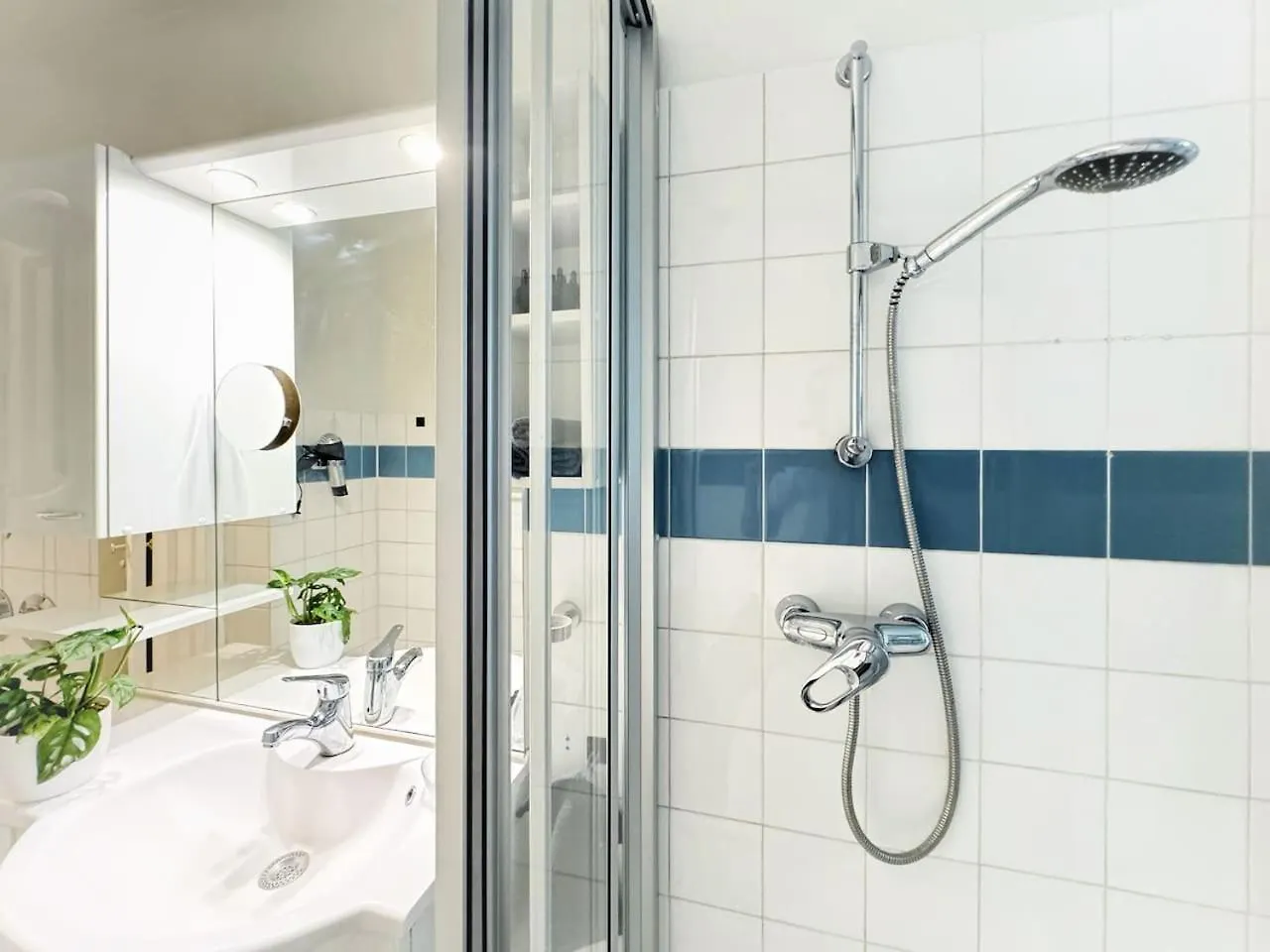 Holidayhome Apartments I Stylish Private Room In Heart Of Berlin-Kreuzberg!