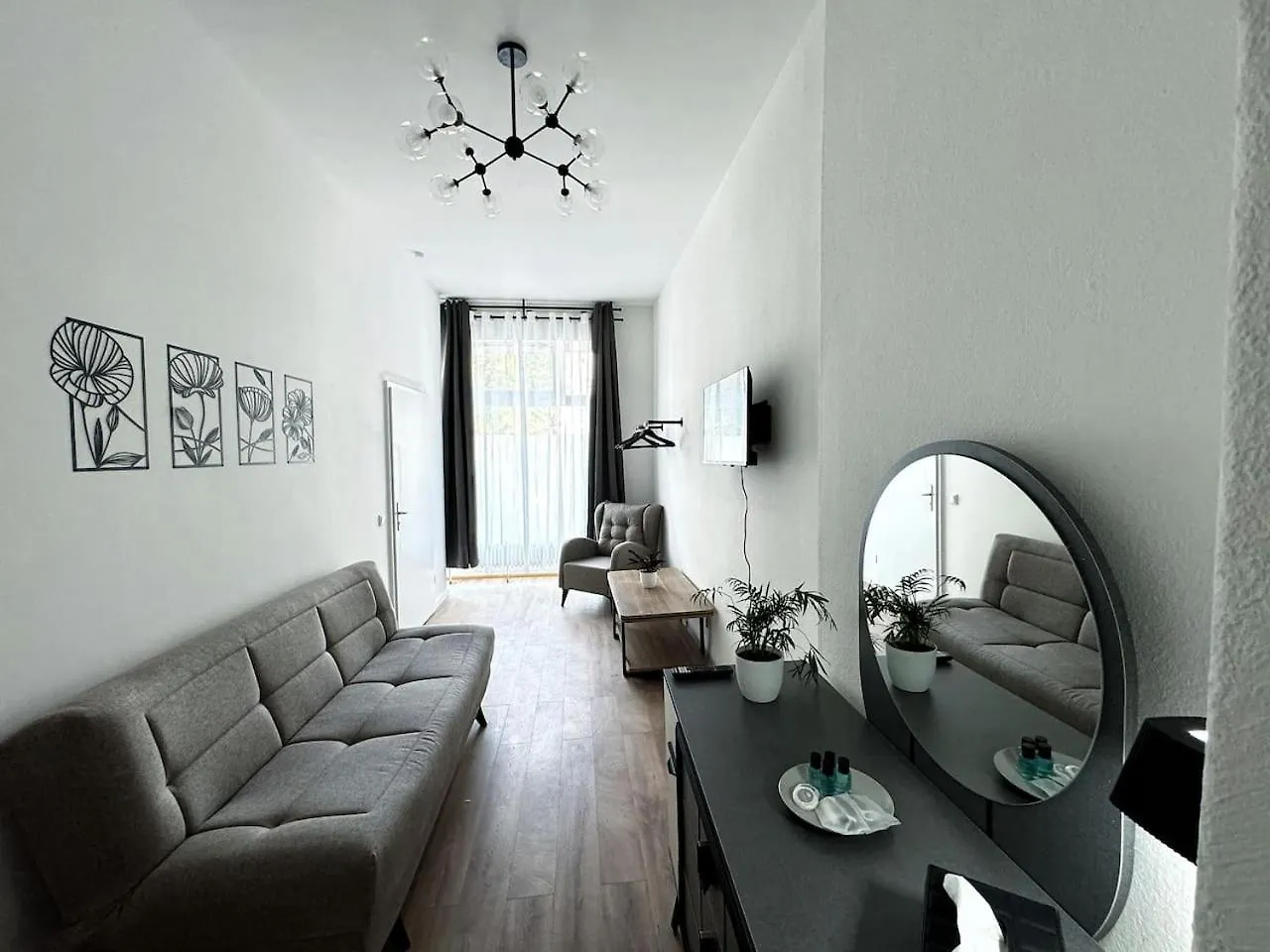 Holidayhome Apartments I Stylish Private Room In Heart Of Berlin-Kreuzberg!